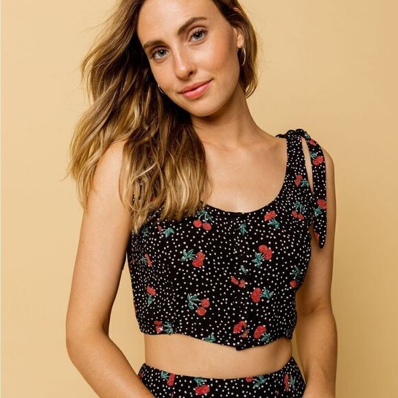 AMUSE SOCIETY Wish You Were Cherry Crop Tank Top Large NWT - Picture 1 of 8